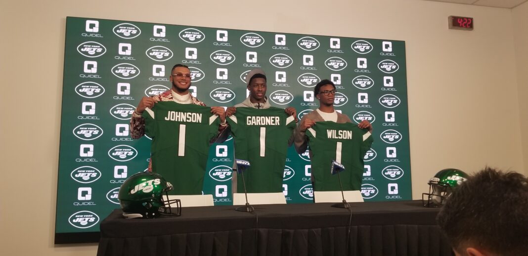 New York Jets Football Wilson Gardner Johnson holding jerzees