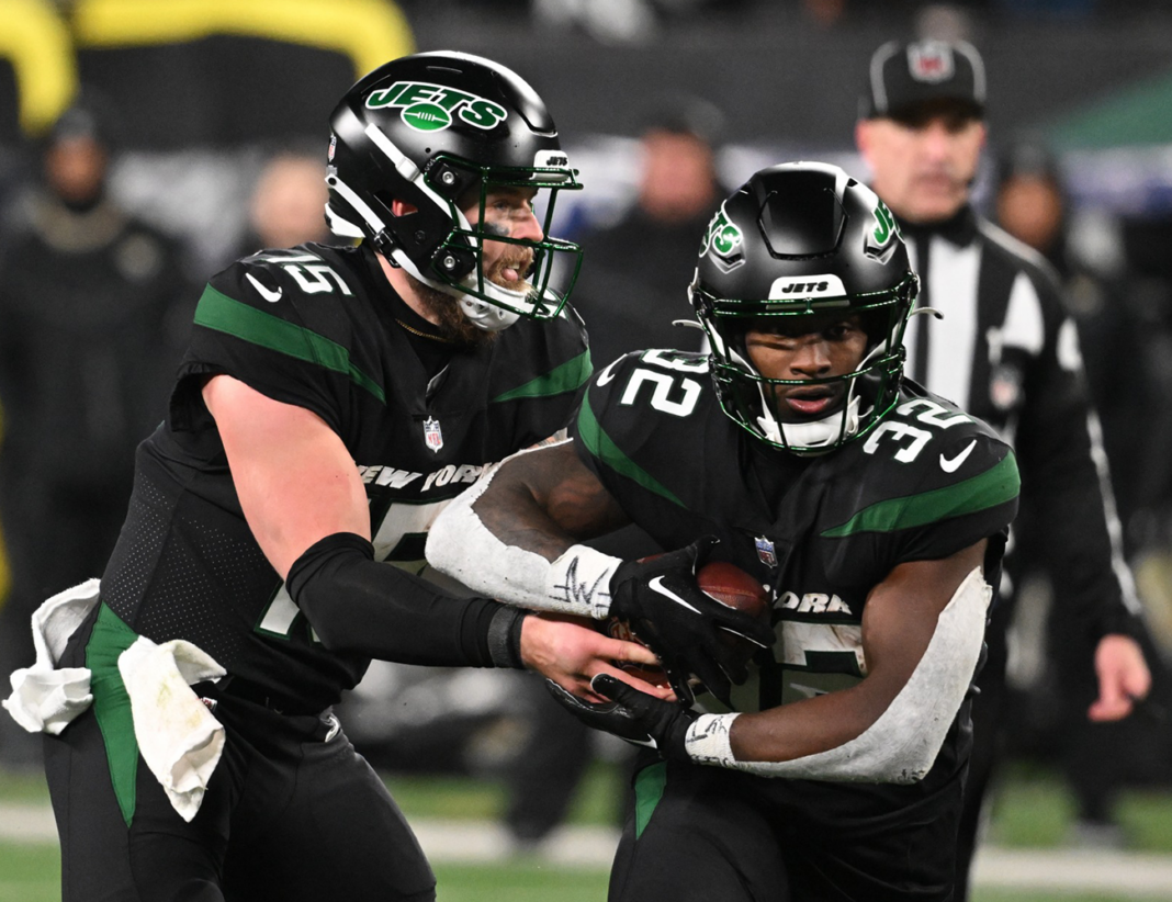 New York Jets Football handoff to Michael Carter