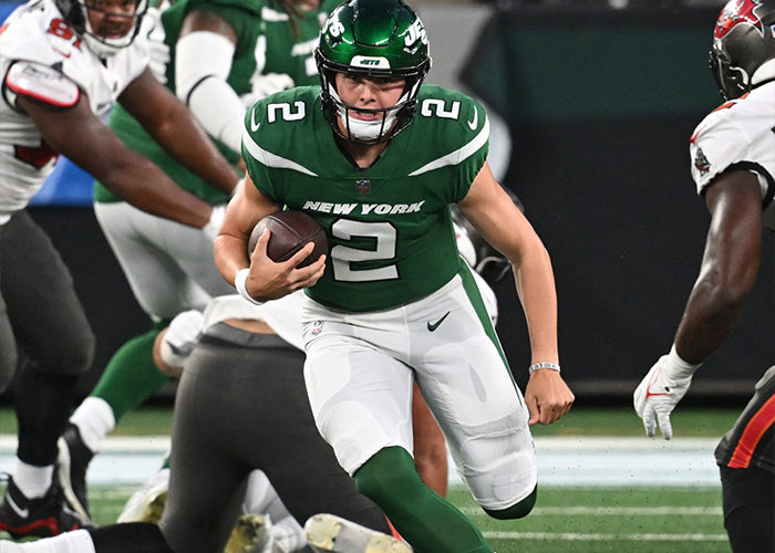 New York Jets Football Zach Wilson Scrambling