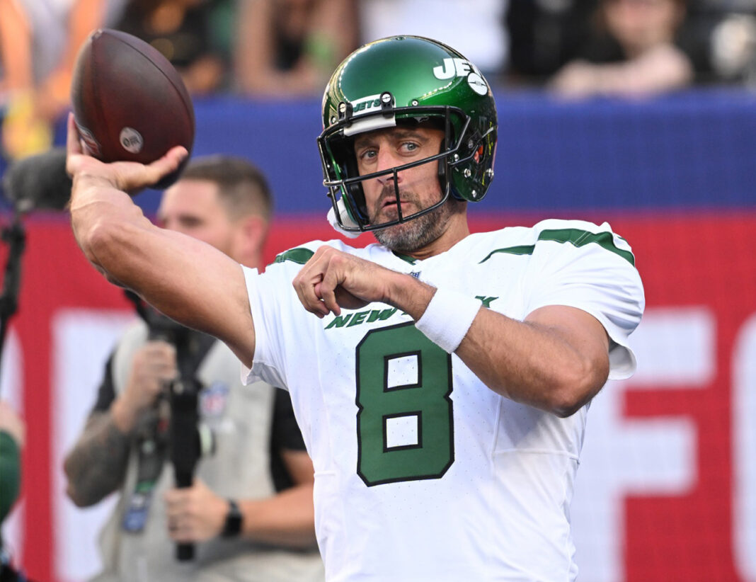 New York Jets Football Aaron Rogers Throwing