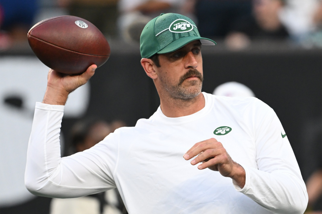 New York Jets Football Aaron Rogers Throwing