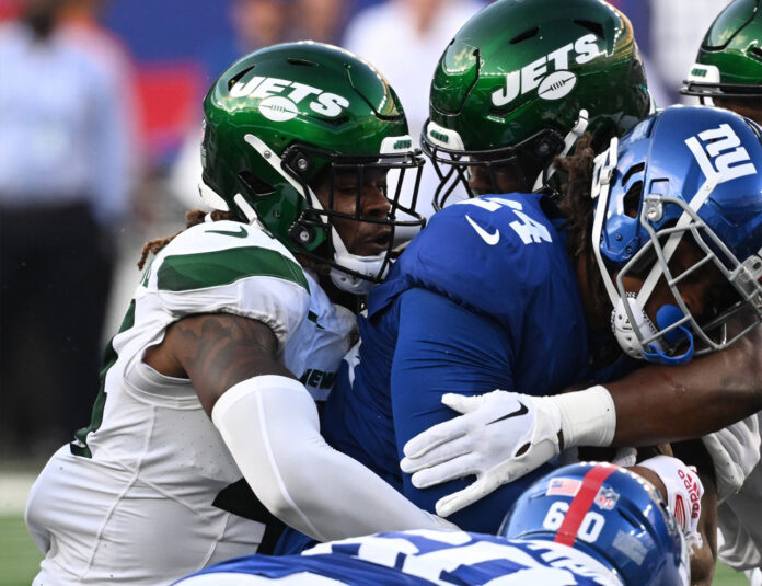 New York Jets Football playing Giants