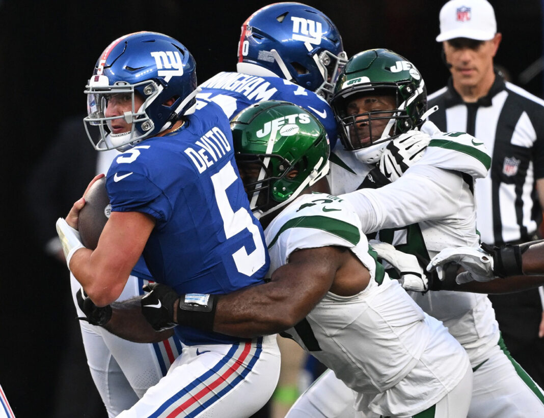 New York Jets Football playing Giants